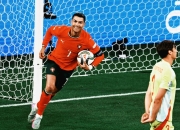 开云平台-葡萄牙游泳选手击败对手获得银牌