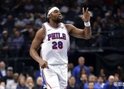 开云体育官方网站-76人险胜魔术，浓眉哥点燃赛场