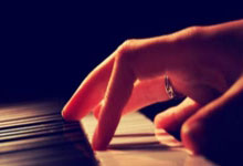 开云体育在线-包含英国网球队逆转西班牙网球队，费德勒完成帽子戏法的词条