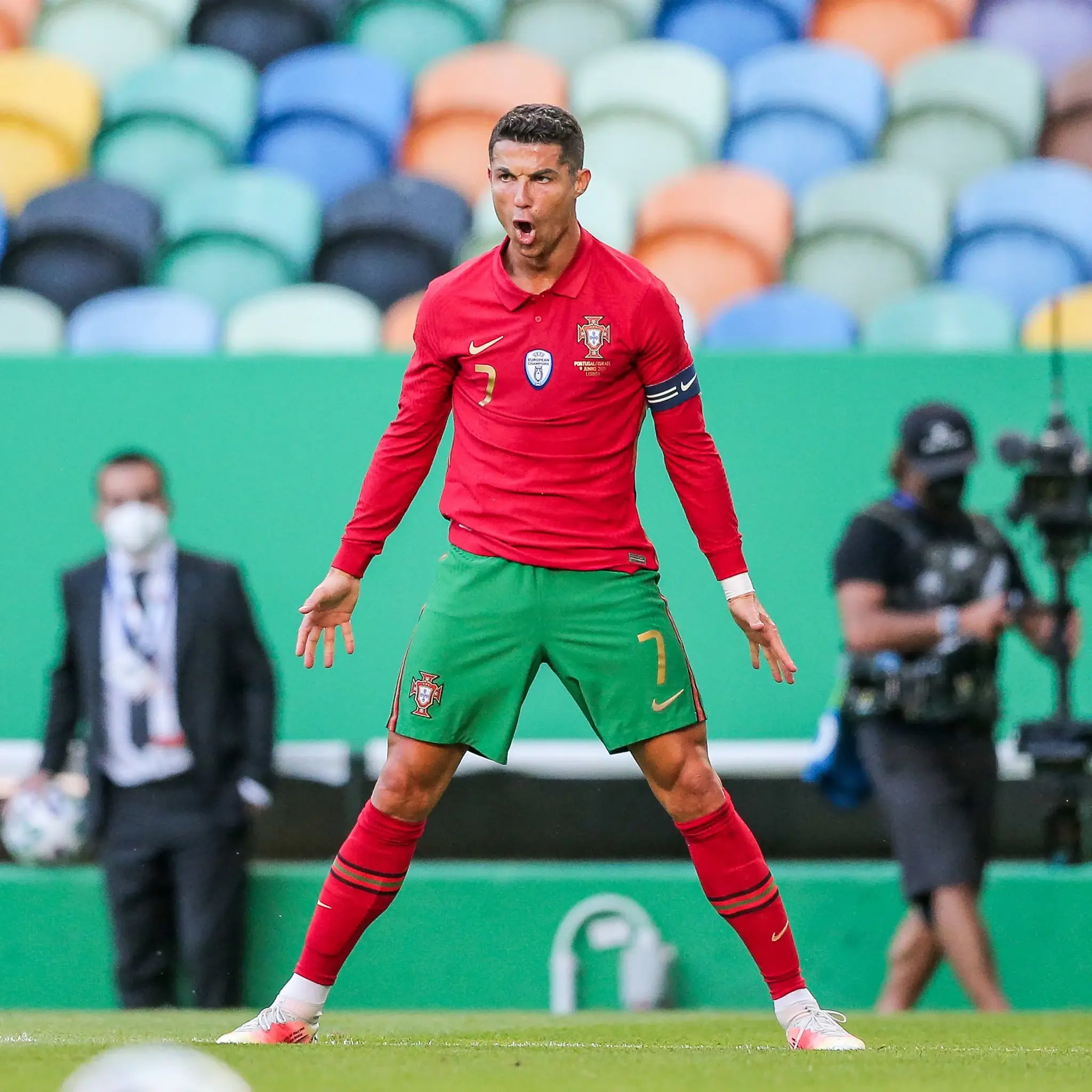 包含英国网球队逆转西班牙网球队,费德勒完成帽子戏法的词条 包含英国网球队逆转西班牙网球队,费德勒完成帽子戏法的词条