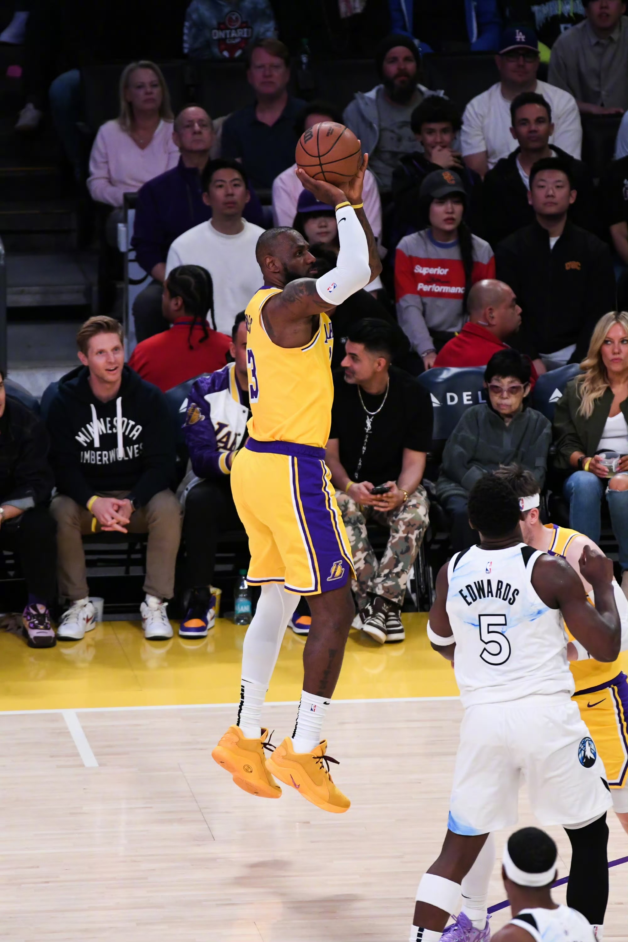 西班牙男篮险胜湖人,克莱高光表现的简单介绍 西班牙男篮险胜湖人,克莱高光表现的简单介绍