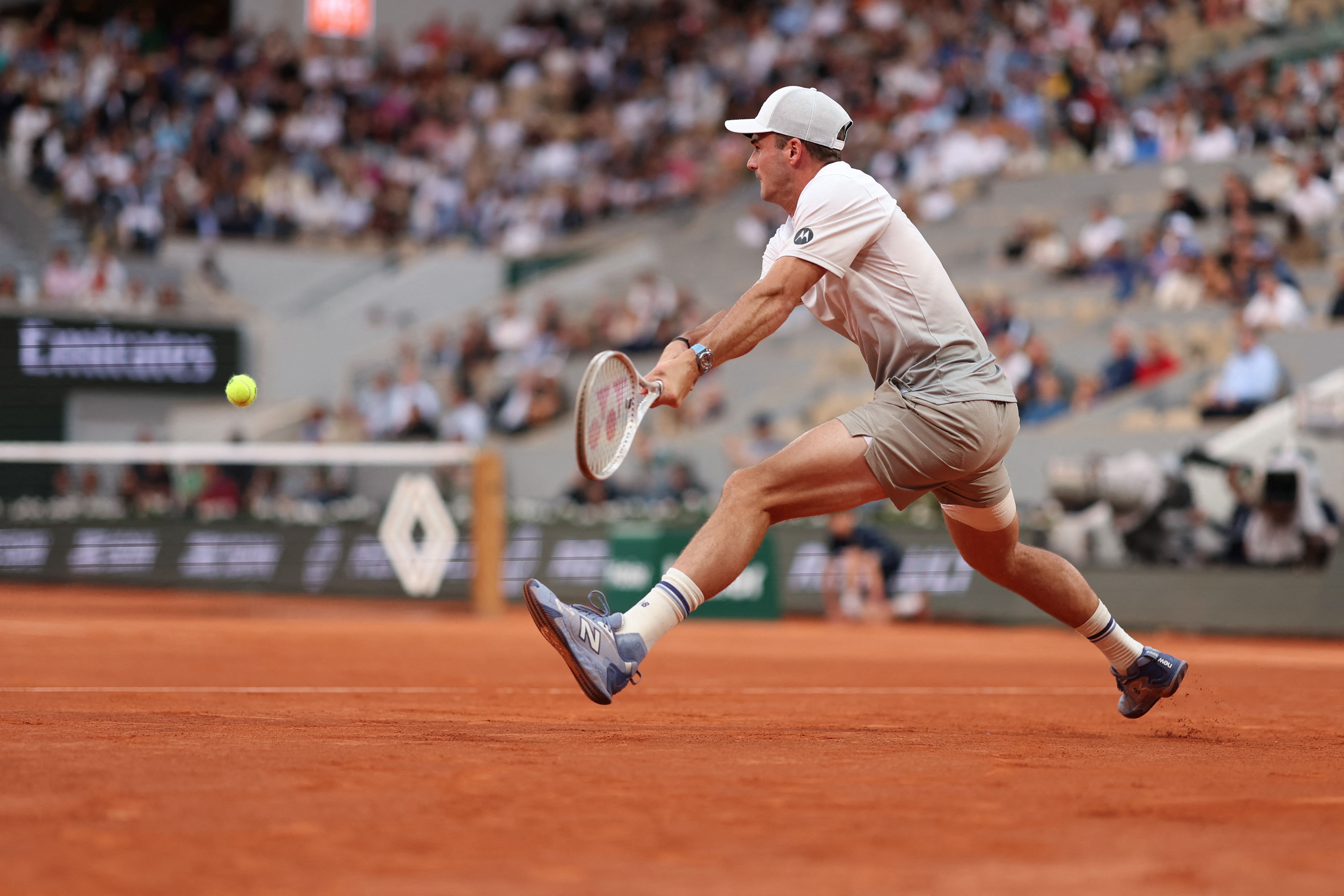 德国网球队险胜西班牙网球队，阿尔卡拉斯统治全场的简单介绍