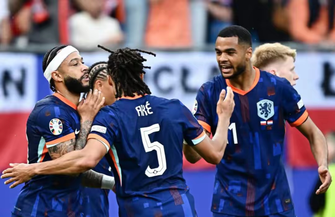 包含荷兰VS德国:强强对话冠军气质尽显的词条 包含荷兰VS德国:强强对话冠军气质尽显的词条