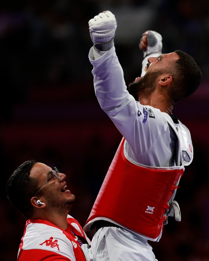 菲律宾运动员在滑雪比赛中获得称赞 菲律宾运动员在滑雪比赛中获得称赞