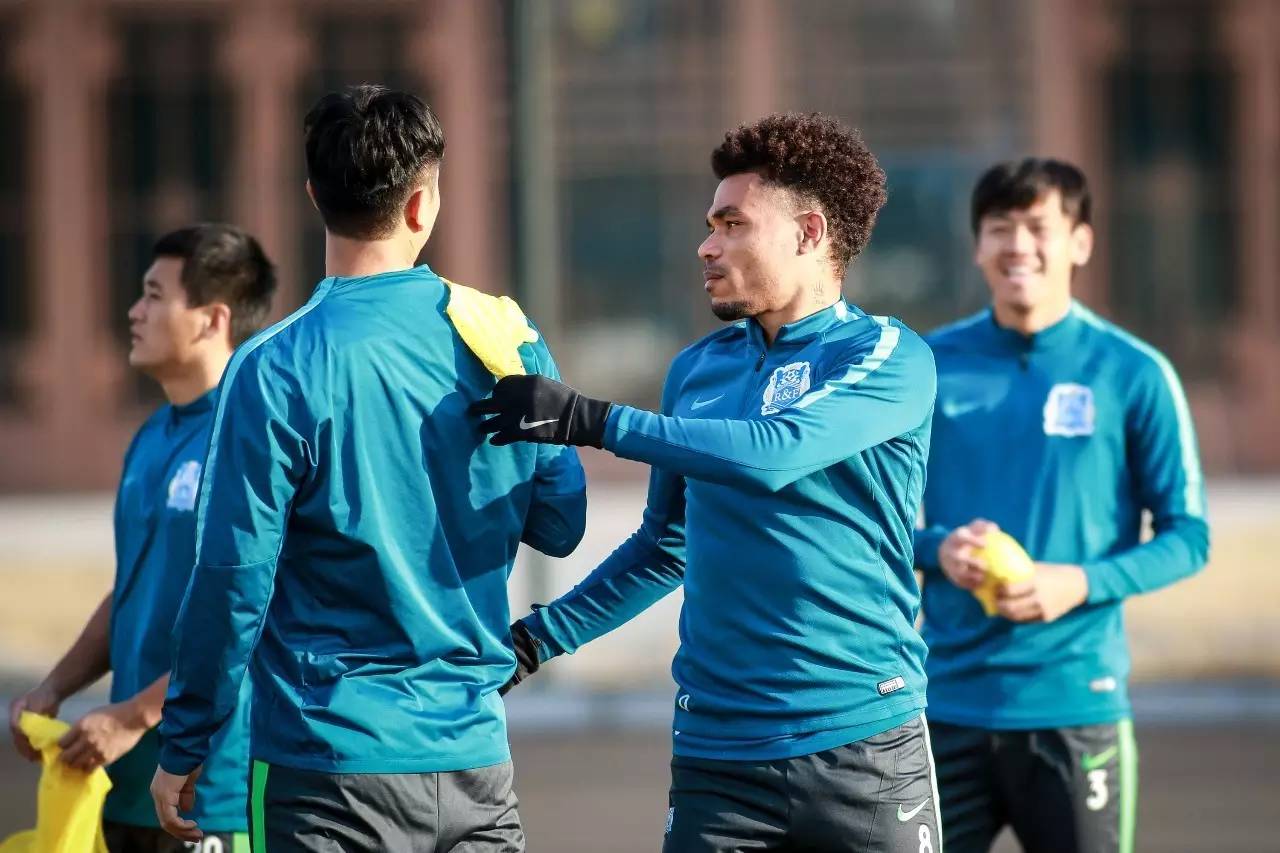 战火弥漫，球队力争晋级赛季末