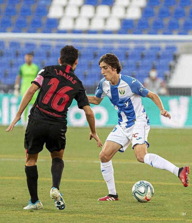 包含雷加内斯逆转击败莱加内斯，终结连败势头的词条