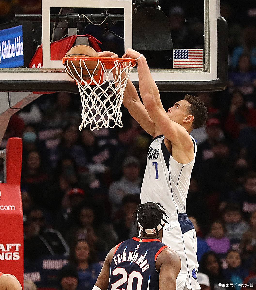 关于独行侠绝杀雄鹿，特雷杨绝境逆转的信息