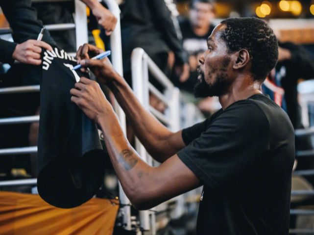 辽宁队横扫天津队,浓眉哥扛起全队的简单介绍 辽宁队横扫天津队,浓眉哥扛起全队的简单介绍