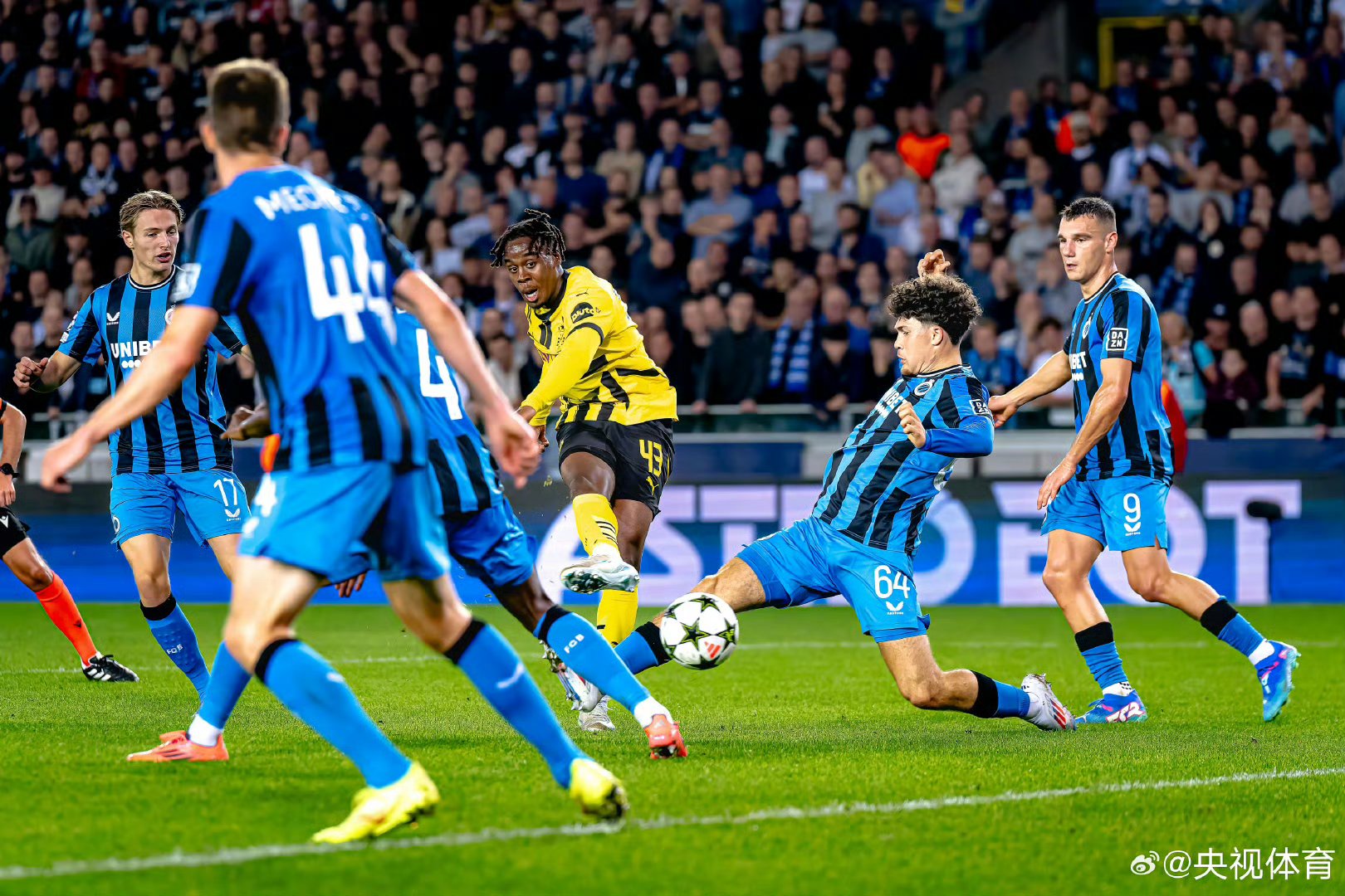 多特蒙德轻取英格兰，本泽马高光表现的简单介绍