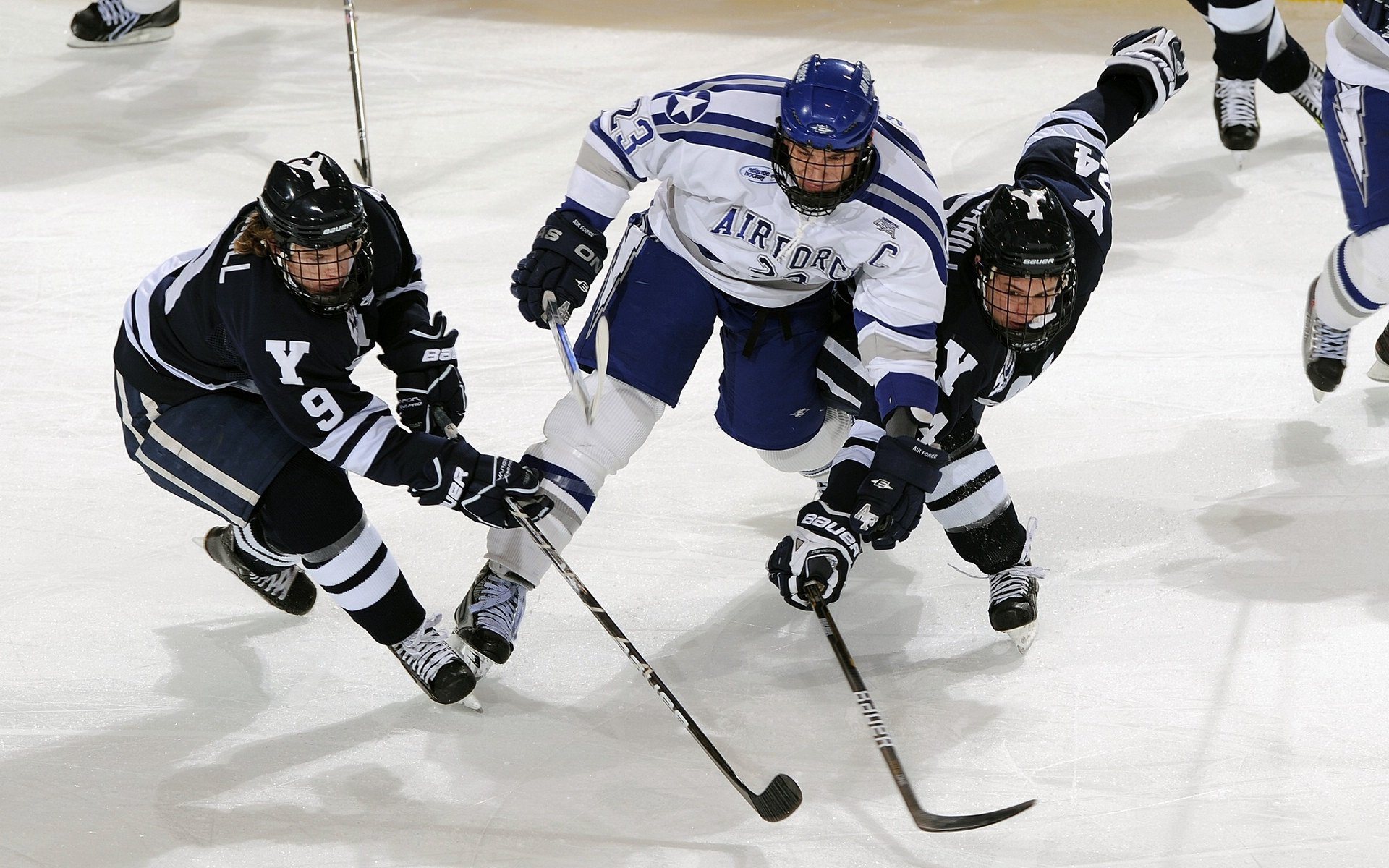 湖人生死战取胜上海队，贝恩成为关键先生