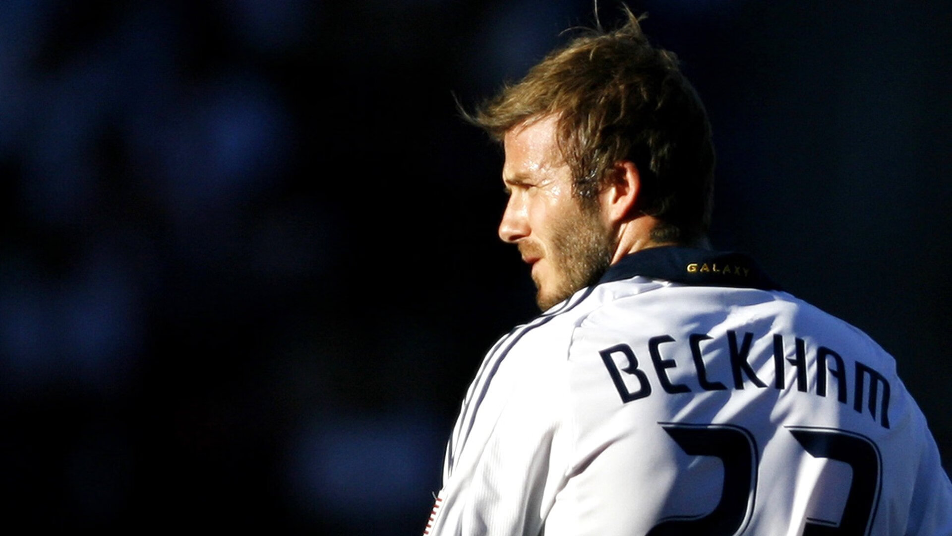 赛道与球场,F1年度争冠之夜,浓眉带队取胜的双重奏